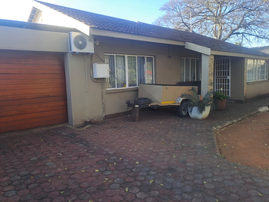 3 Bedroom Property for Sale in Geelhoutpark North West